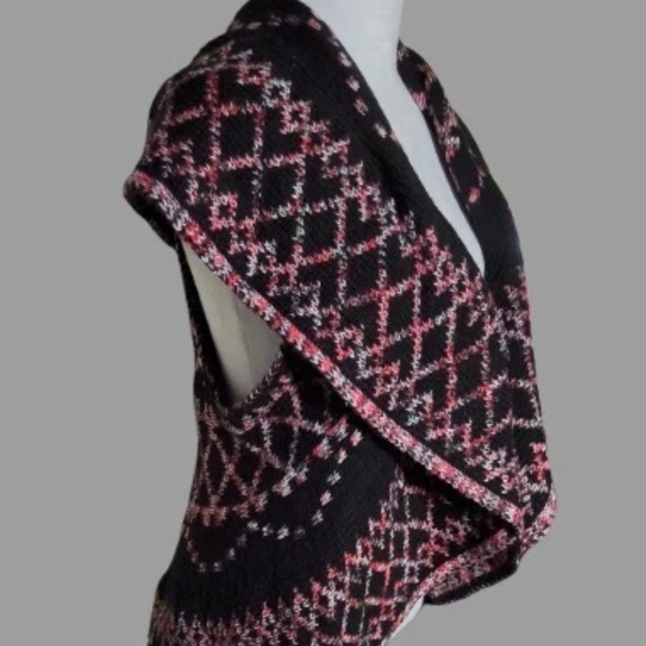 New Directions Black and Pink Geometric Sweater - Picture 10 of 10